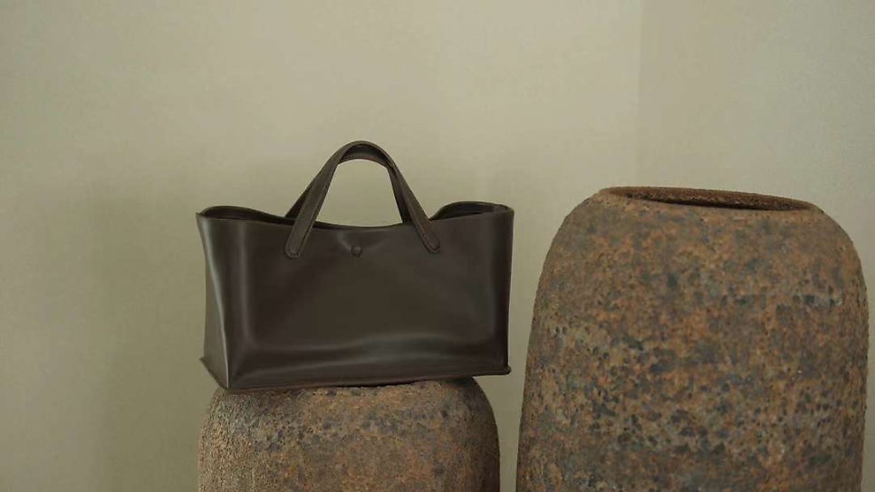 
                  
                    BAQUETTE SQUARE BAG
                  
                